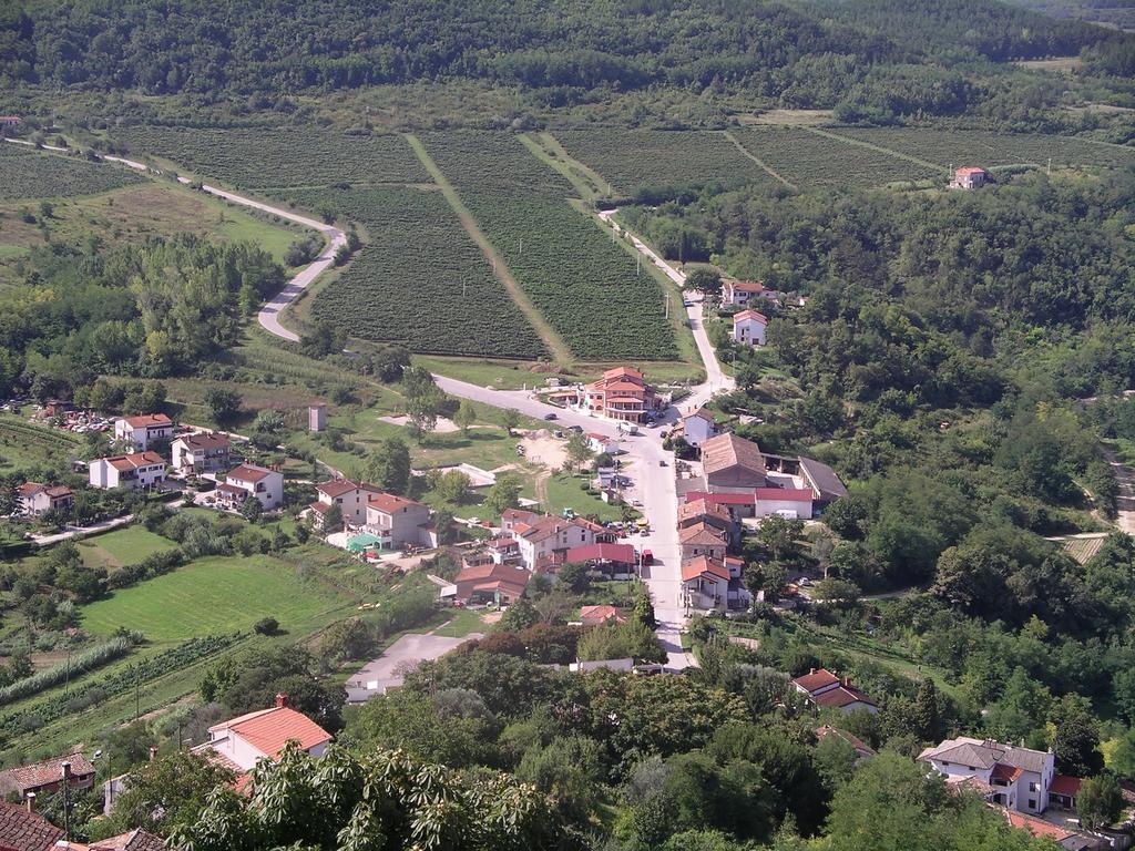Guest House Nena Motovun Exterior photo