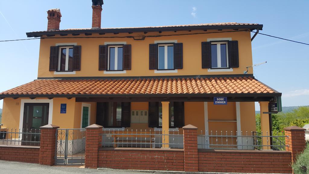 Guest House Nena Motovun Exterior photo